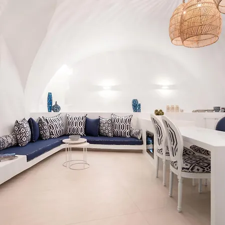 Elite Santorini 5 Bedroom Private Pool & Beautiful Sea Views Pýrgos