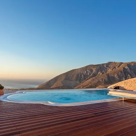 别墅 Elite Santorini 5 Bedroom Private Pool & Beautiful Sea Views Pýrgos