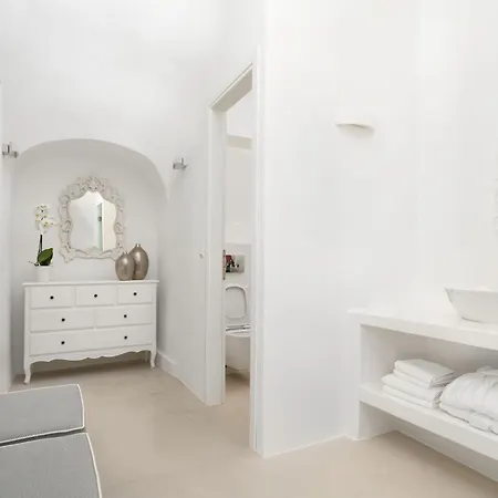 Elite Santorini 5 Bedroom Private Pool & Beautiful Sea Views *