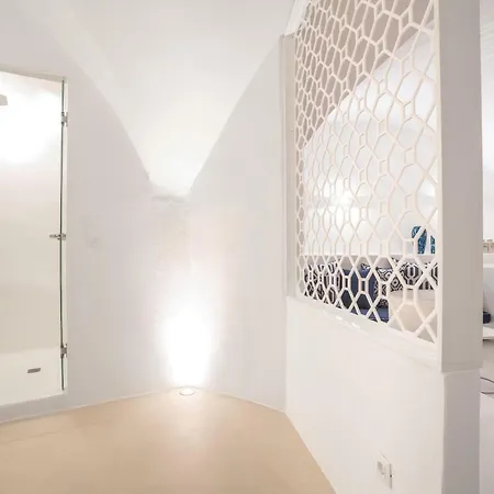 Elite Santorini 5 Bedroom Private Pool & Beautiful Sea Views *