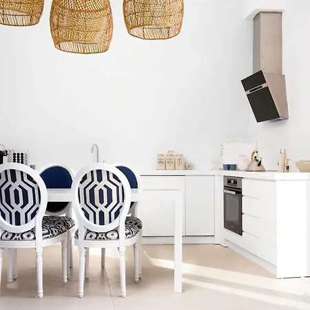 Elite Santorini 5 Bedroom Private Pool & Beautiful Sea Views *