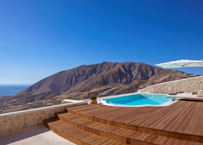 Elite Santorini 5 Bedroom Private Pool & Beautiful Sea Views * Pýrgos
