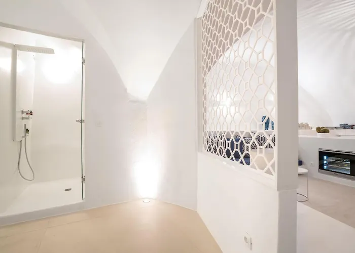 Elite Santorini 5 Bedroom Private Pool & Beautiful Sea Views *