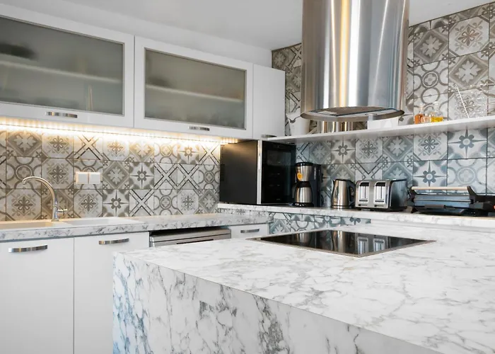 Elite Santorini 5 Bedroom Private Pool & Beautiful Sea Views فيلة