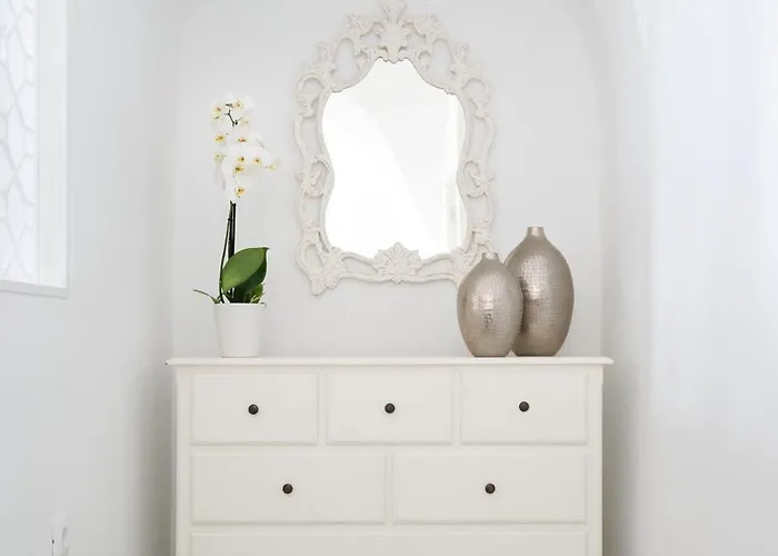 Elite Santorini 5 Bedroom Private Pool & Beautiful Sea Views *