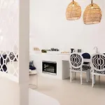 Elite Santorini 5 Bedroom Private Pool & Beautiful Sea Views Villa Pýrgos