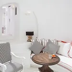 Elite Santorini 5 Bedroom Private Pool & Beautiful Sea Views Villa Pýrgos
