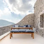 Elite Santorini 5 Bedroom Private Pool & Beautiful Sea Views Villa Pýrgos