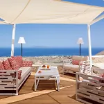 Elite Santorini 5 Bedroom Private Pool & Beautiful Sea Views Villa Pýrgos
