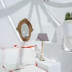 Elite Santorini 5 Bedroom Private Pool & Beautiful Sea Views Villa Pýrgos