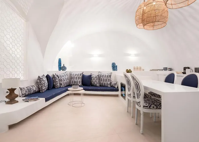 Elite Santorini 5 Bedroom Private Pool & Beautiful Sea Views Pýrgos